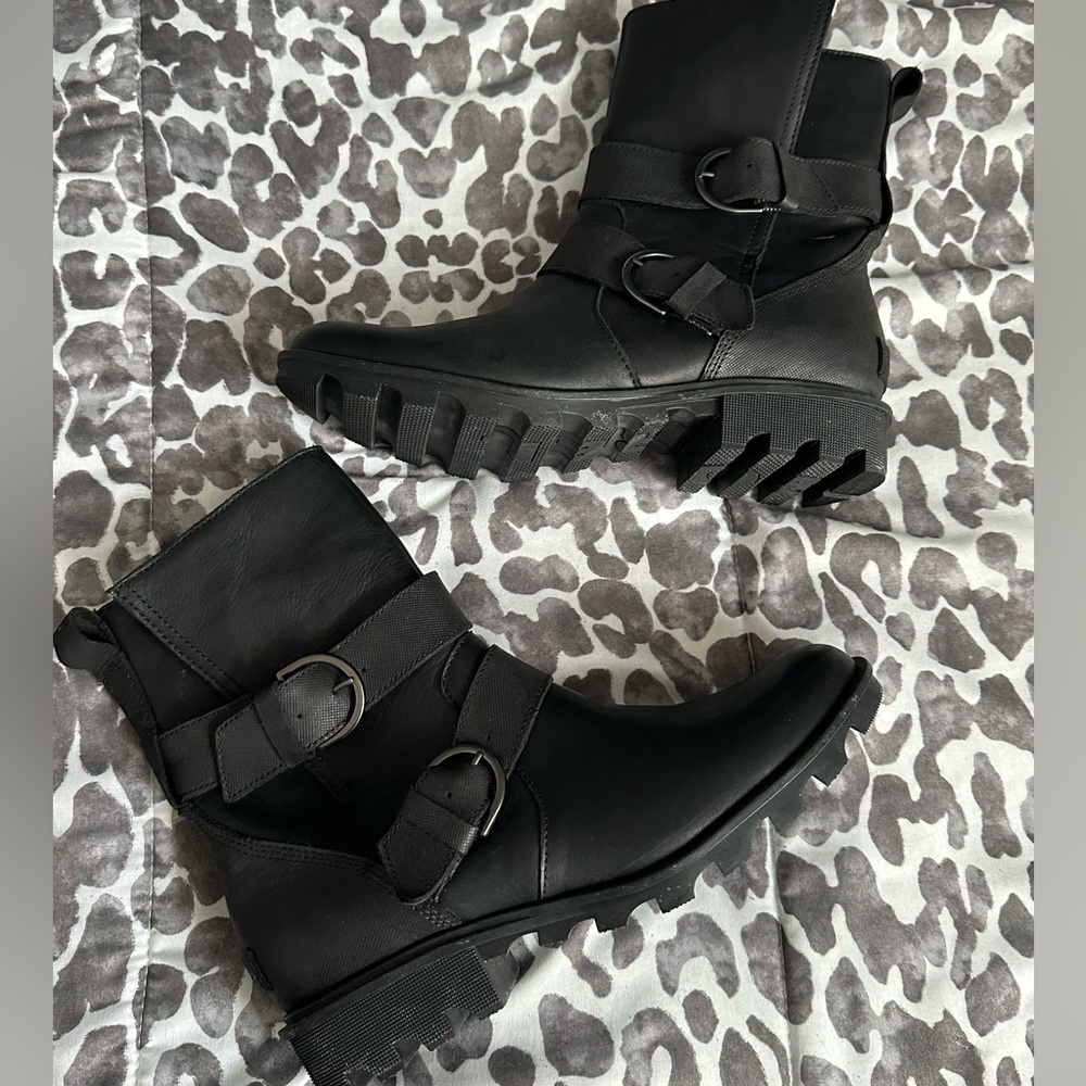 NWOB Sorel waterproof Phoenix boot sz 9.5